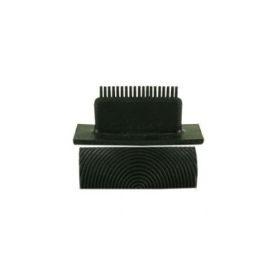 Pentear preto com cerdas curtas e base com padrão de círculos