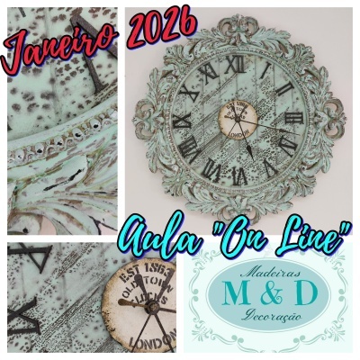 Relógio de parede vintage decorativo com números romanos e ornamentos verdes