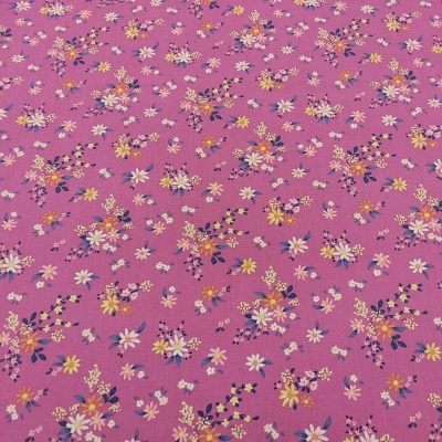 Tecido rosa com padrão floral pequenas flores coloridas