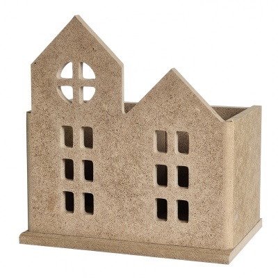 Suporte decorativo em forma de casa castanho com janelas recortadas
