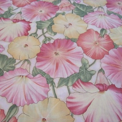 tecido com padrão floral colorido rosa, amarelo e vermelho com folhas verdes