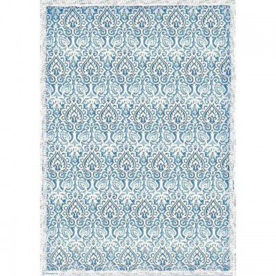 Tapete decorativo azul e branco com franjas nas extremidades