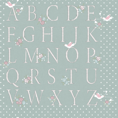 Alfabeto em letras brancas com flores e pássaros num fundo azul com pontos brancos