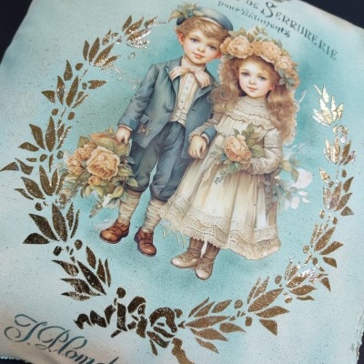 Tecido ilustrado vintage com duas crianças e texto em francês