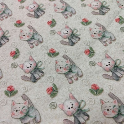 Tecido bege claro com padrão de gatos brancos e rosas vermelhas