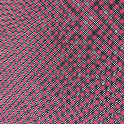 Tecido xadrez rosa com linhas brancas e azuis