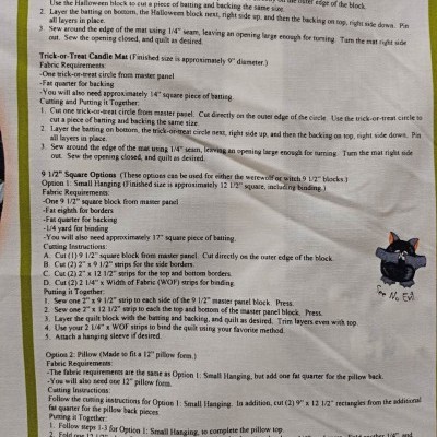 Documento com instruções detalhadas em inglês para tapete de mesa Halloween com ilustração de gato preto cartoon