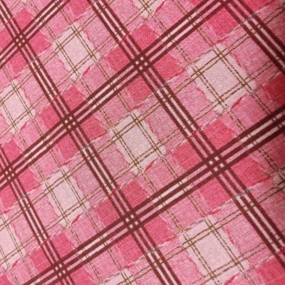 Tecido xadrez rosa com linhas douradas