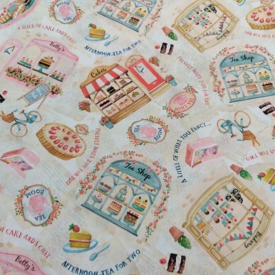 Tecido estampado com desenhos de vitrines de pastelarias e bolos coloridos sobre fundo branco