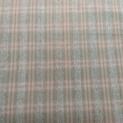 Tecido xadrez cinza e rosa com textura de fibras entrelaçadas