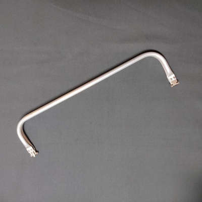 Barra metálica branca com extremidades em metal