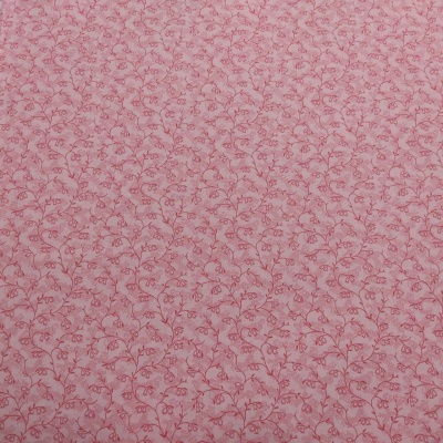 Tecido cor-de-rosa claro com padrão floral repetitivo em rosa escuro