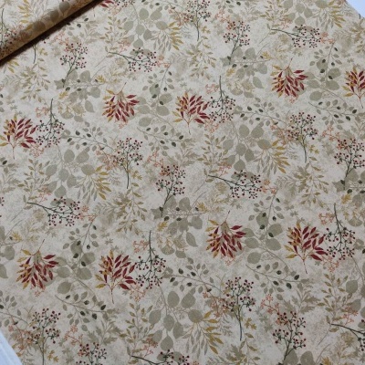 tela com padrão floral em tons neutros e vermelhos