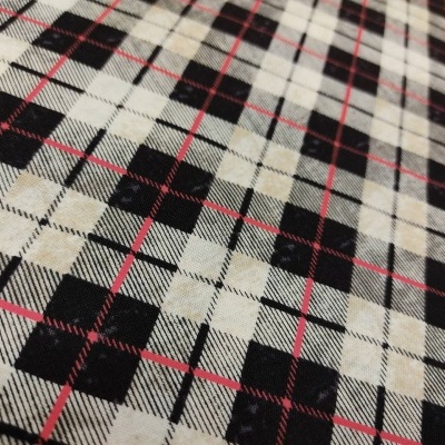 Tecido xadrez preto, branco, bege com linhas vermelhas
