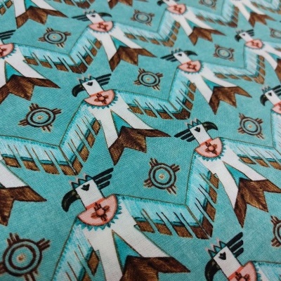 tecido azul turquesa com padrão de ovelhas brancas e castanhas