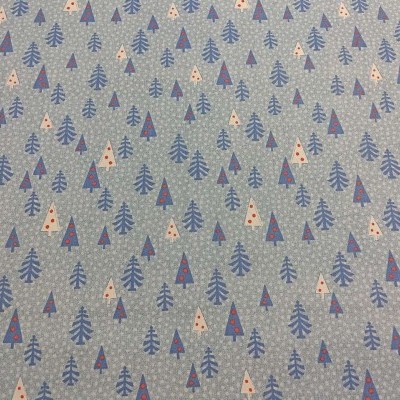 Tecido azul claro com padrão de pequenas árvores coloridas