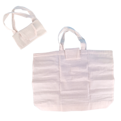 Duas bolsas de algodão cru, uma maior e outra menor dobrada