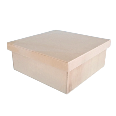 Caixa quadrada de madeira clara com tampa