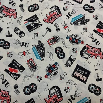 Padrão de tecido com desenhos coloridos de objetos e textos em inglês