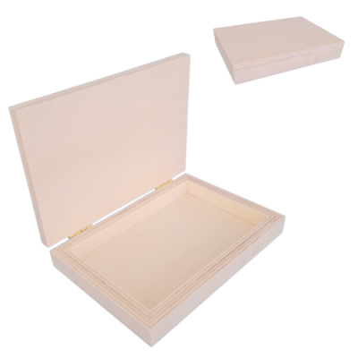 Caixa retangular de madeira bege claro com tampa aberta e outra fechada