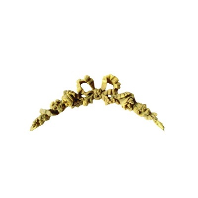 Ornamento decorativo em madeira entalhada com laço e flores amarelo claro