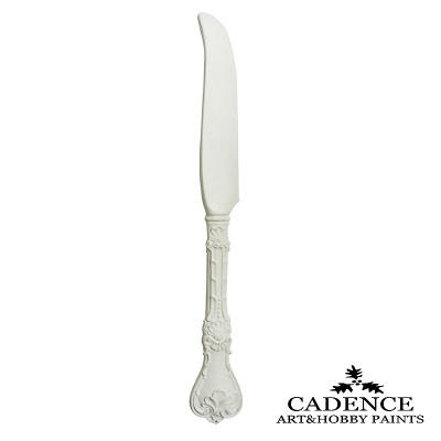 Faca decorativa branca com cabo ornamentado e lâmina curva