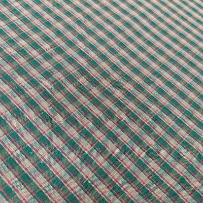 Tecido xadrez verde, branco e vermelho