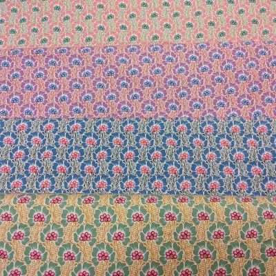 Quatro tecidos com padrão floral em rosa, azul e verde