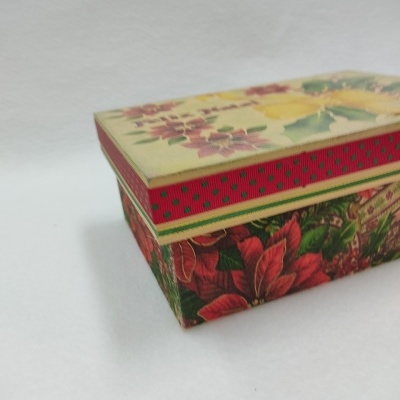 Caixa decorativa floral colorida com tampa