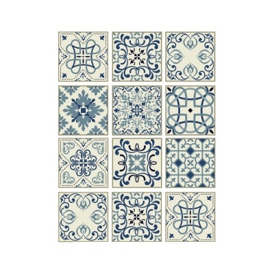 Azulejos decorativos quadrados em padrões azuis e brancos.