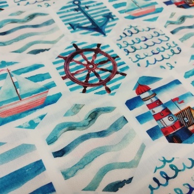 tecido com padrão náutico de veleiros, lemes, faróis e ondas em azul e vermelho