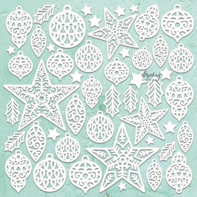 Ornamentos decorativos brancos em forma de estrela, bola e folhas sobre fundo verde claro