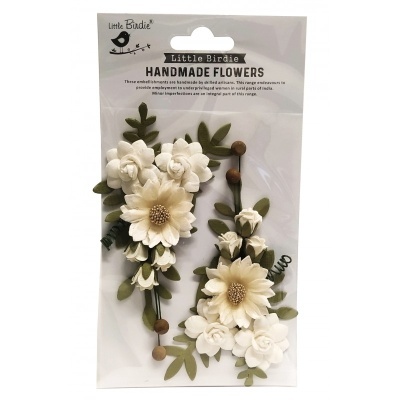 Flores artesanais em embalagem transparente com texto Little Birdie