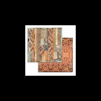 Dois tapetes com padrões geométricos em tons terrosos sobrepostos