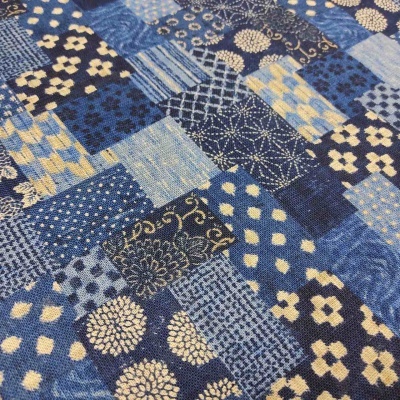 Tecido patchwork azul com padrões variados