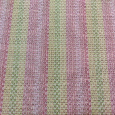 Tecido listrado rosa, verde e bege com textura xadrez
