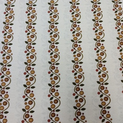 Tecido branco com padrão de linhas onduladas e círculos castanhos e bege