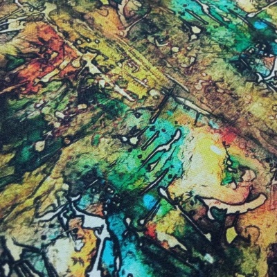 Tecido colorido com padrão abstrato e textura visível