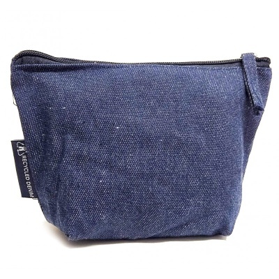 Necessaire azul escuro de denim reciclado com fecho de correr e etiqueta RECYCLED DENIM.