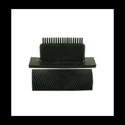 ferramenta preta de borracha com cerdas finas e padrão circular