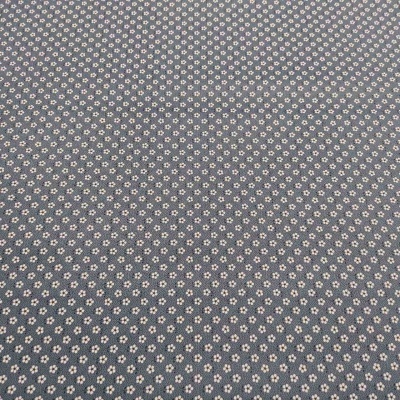 tecido azul escuro com padrão de pequenas flores brancas