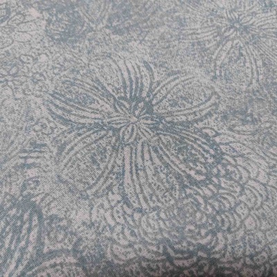 Tecido azul com padrão floral cinza