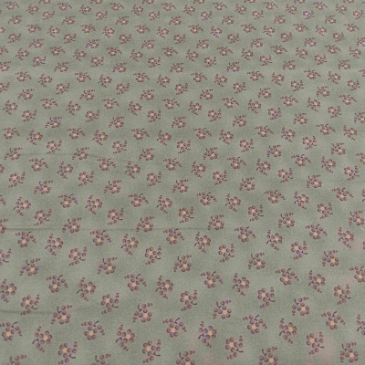 Tecido verde claro com padrão de pequenos ramos com bagas coloridas