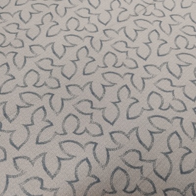 Tecido cinza claro com padrão de folhas cinzentas escuras