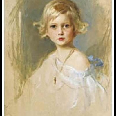 Retrato pintado de criança com vestido branco e laço azul