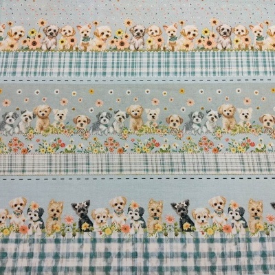 Tecido azul com desenhos de cães e padrões florais e xadrez.