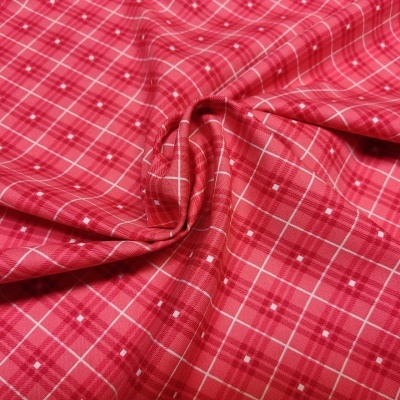 Tecido vermelho com padrão xadrez branco e pequenos pontos brancos