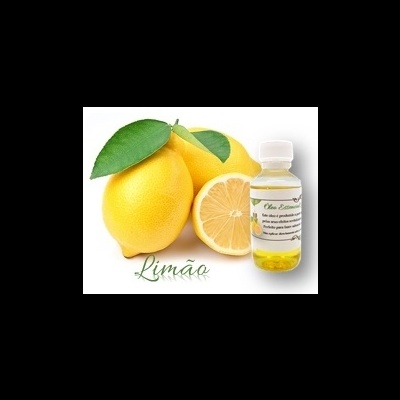 Limões amarelos com folhas verdes ao lado de frasco pequeno com líquido amarelo e rótulo branco