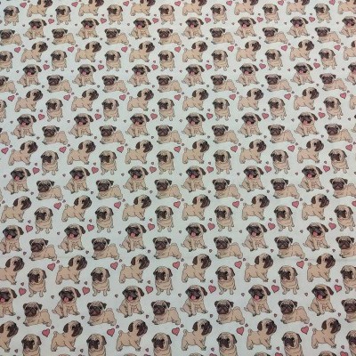 Tecido branco com padrão de desenhos de pugs cartoon em cores naturais