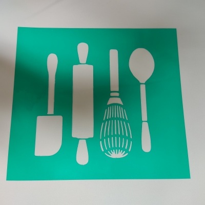 Estêncil verde com recortes de utensílios de cozinha brancos